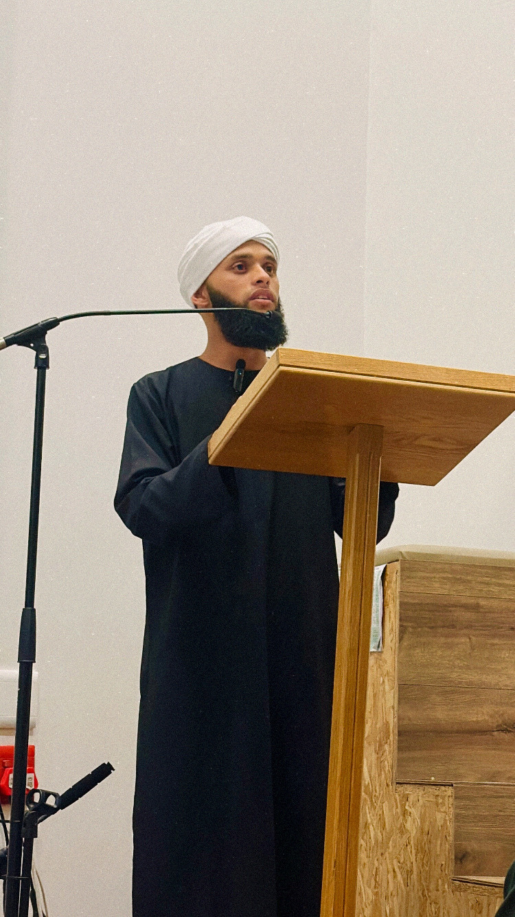A DailyDawahs speaker delivering a Jumu'ah khutbah from the minbar at a Cape Town masjid